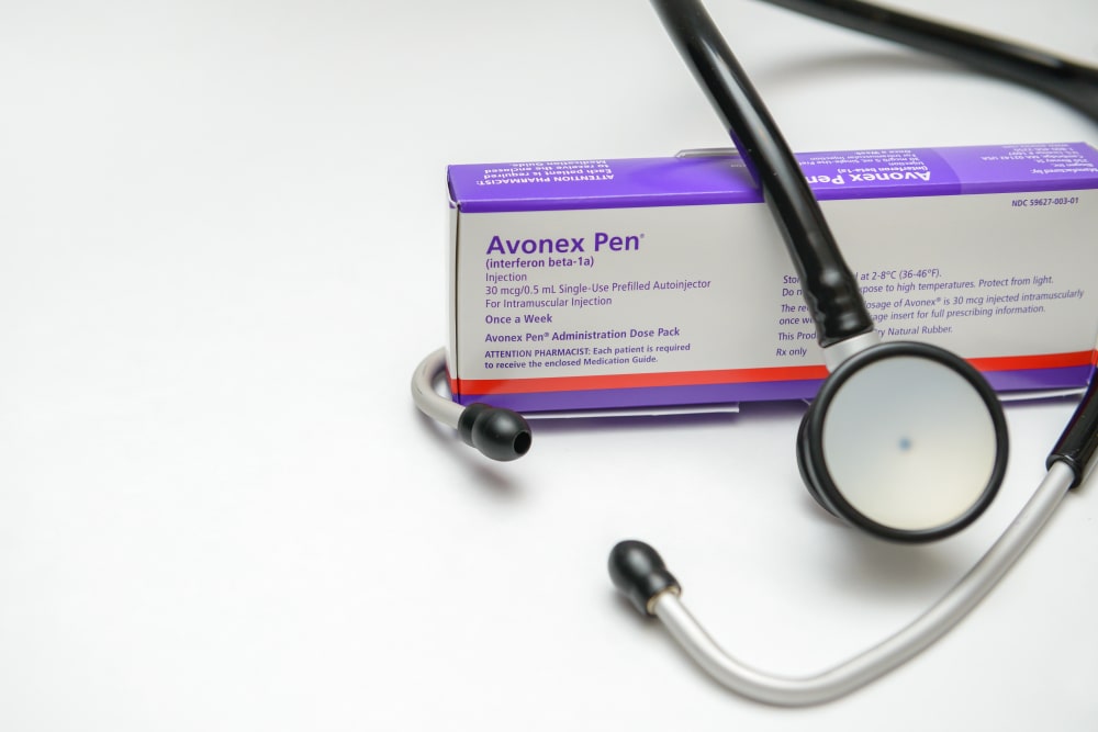 Using and storing Avonex pens