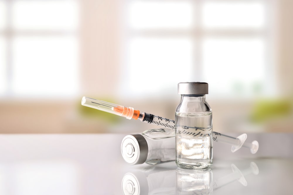 Mixing two insulins in one syringe