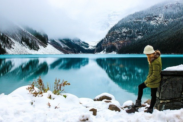 Women traveling in the mountains with severe asthma 